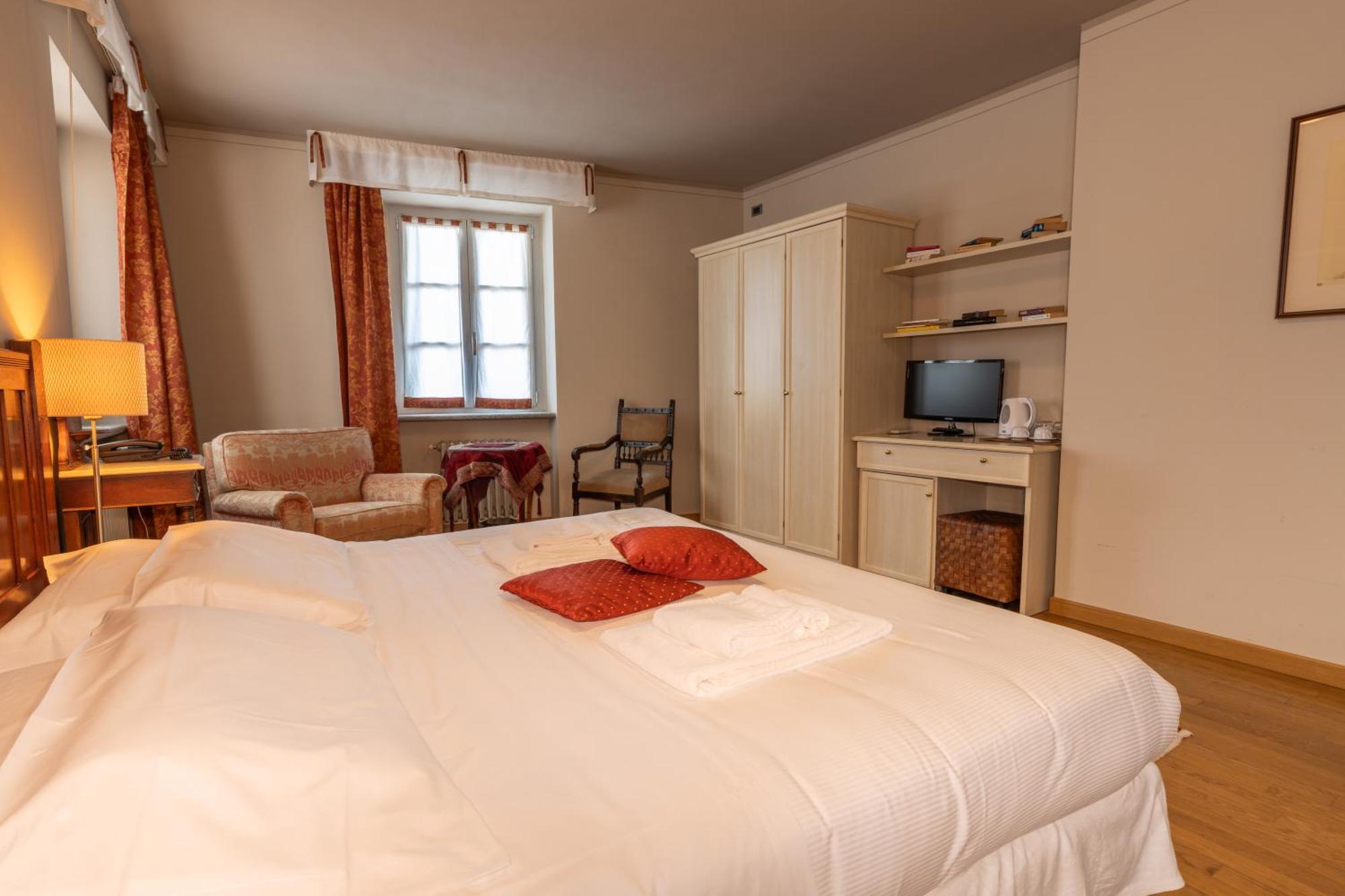 Hotel Castelbourg Neive Exterior foto